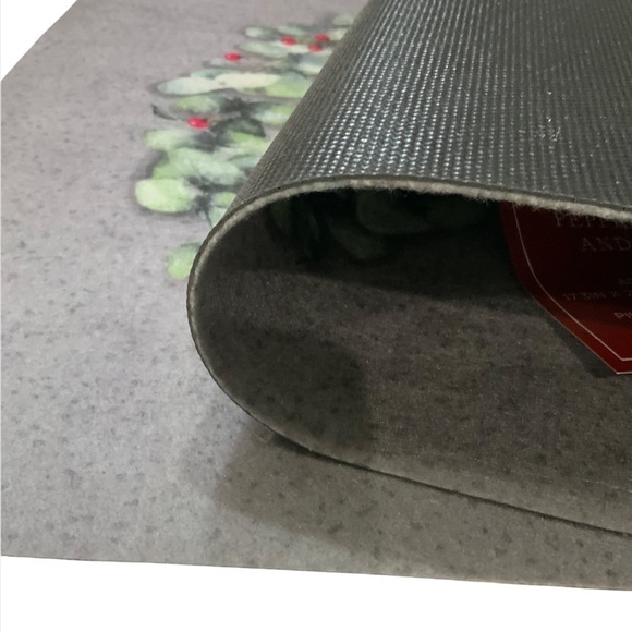 Christmas Wreath “Tis The Season” Accent Rug Clay Grey Multi 17.3” X 29.9” NEW - Picture 3 of 8